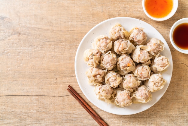 Pork dumplings with sauce