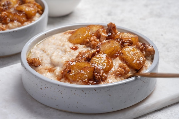 Porridge with caramelised banana and nuts