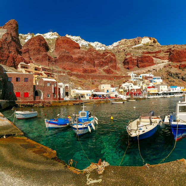 Port Amoudi van Oia of Ia, Santorini, Griekenland