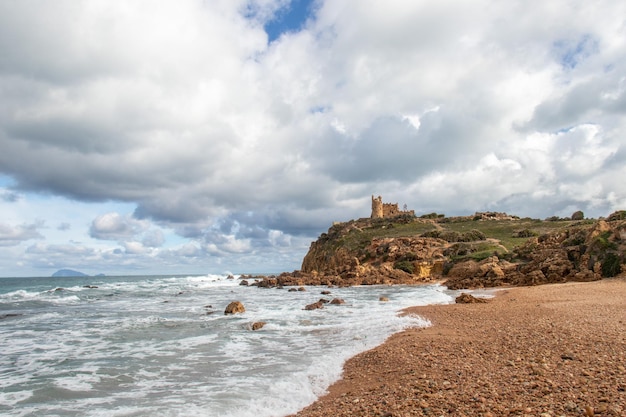 Port aux Princes, Tunisia, Cliffs and Rocks, 아름다운 푸른 하늘이 있는 지중해 풍경.