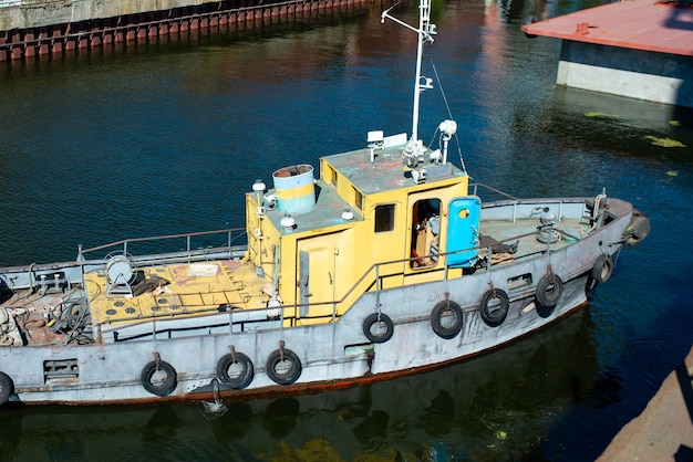 Port tug sails into the construction dock