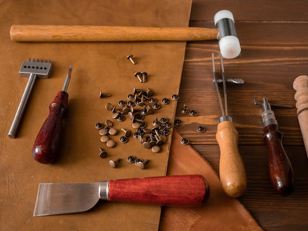 Portemonnee, portemonnee, tas, rugzak naaien. Gereedschap voor het werken met echt leer.