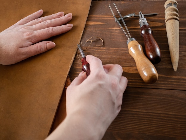 Portemonnee, portemonnee, tas, rugzak naaien. Gereedschap voor het werken met echt leer.