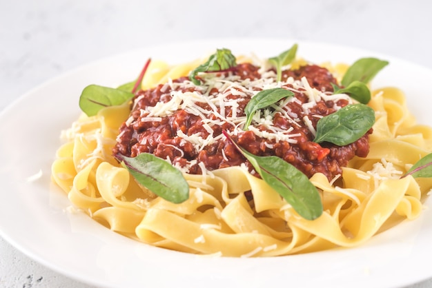 Portie tagliatelle met bolognesesaus