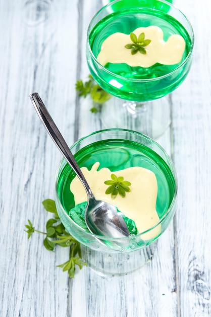 Portie Woodruff Jelly met vanillesaus