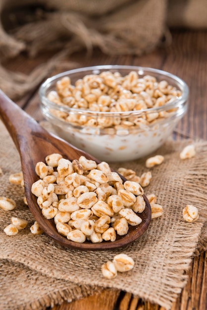 Portion of puffed wheat