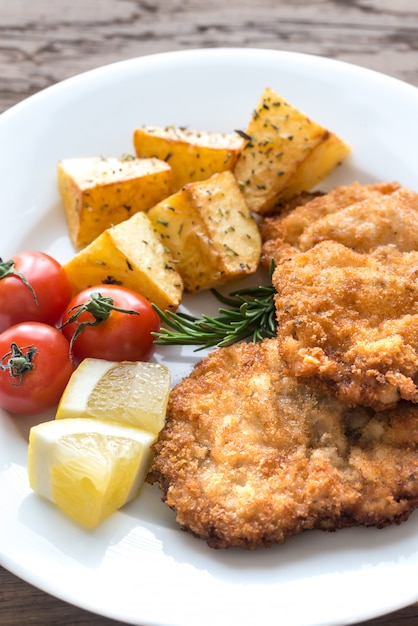 Porzione di cotoletta con contorno