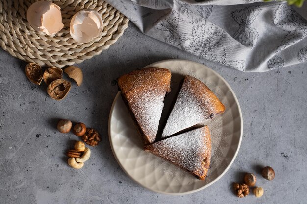 Portioned cake with honeysuckle and nuts