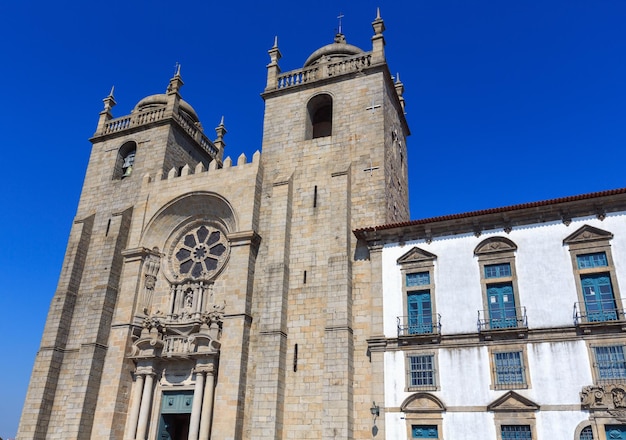 Porto kathedraal gevel weergave, rooms-katholieke kerk, Portugal. Bouw rond 1110.