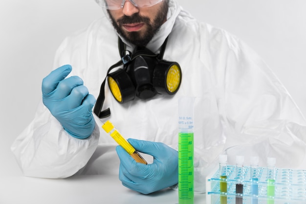 Photo portrait of adult man taking medical samples