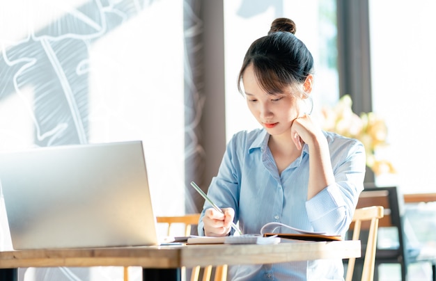 Portrait of Asian businesswoman working in a cafe