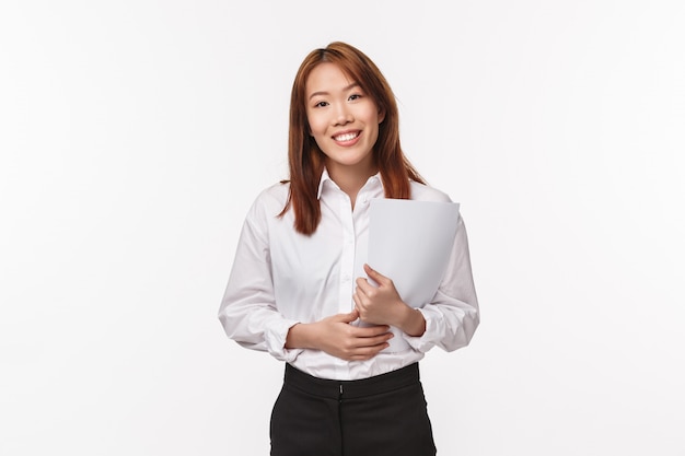 白いシャツでアジアの女性の肖像画