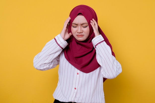 Portrait of asian young woman wearing hijab get headache and confusing expression