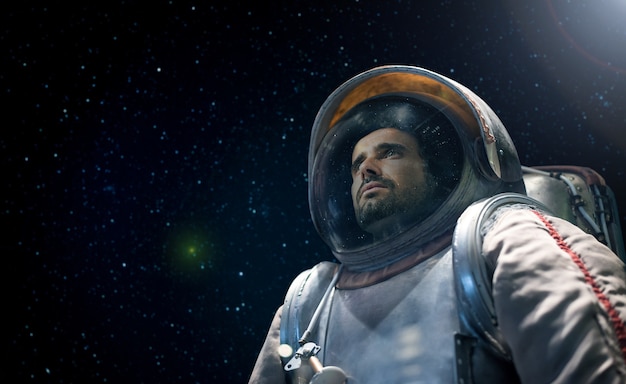 Photo portrait of an astronaut looking at the infinite space