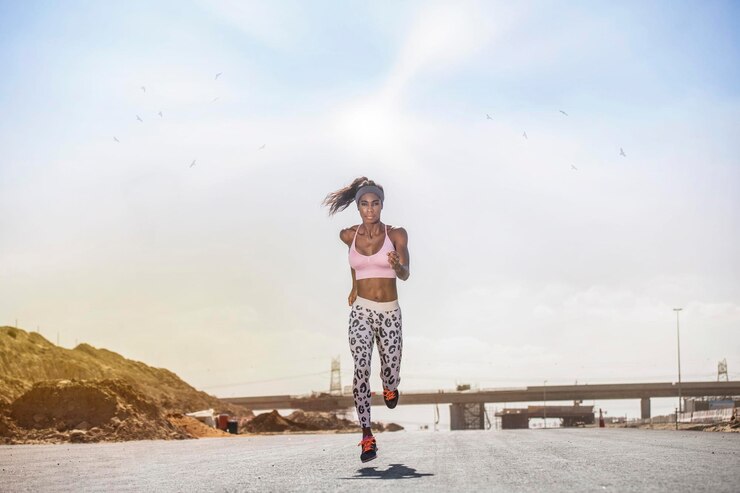 Photo portrait of athlete running on road against sky during sunny day