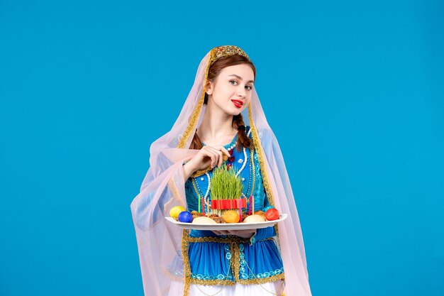 портрет азербайджанской женщины в традиционной одежде