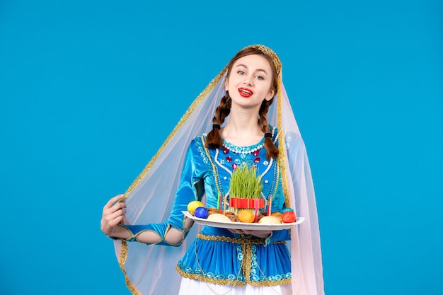 Photo portrait of azeri woman in traditional dress