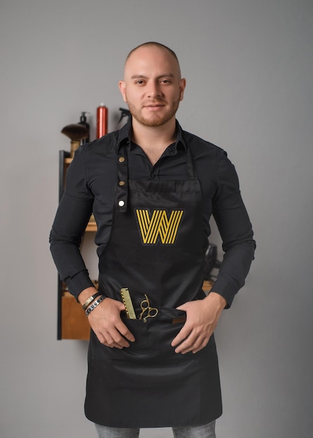 Photo portrait of a barber at his workplace