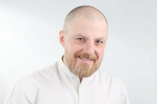 Photo portrait of a bearded man on a light space