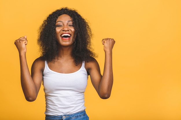 Photo portrait of beautiful african american woman happy