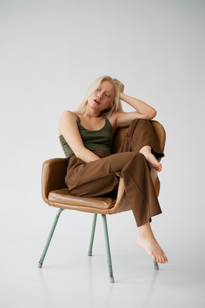 Photo portrait of beautiful albino woman