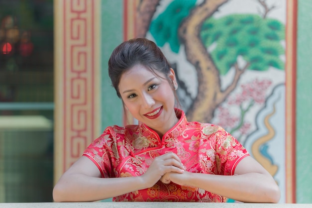 Photo portrait of beautiful asian woman in cheongsam dressthailand peoplehappy chinese new year concept