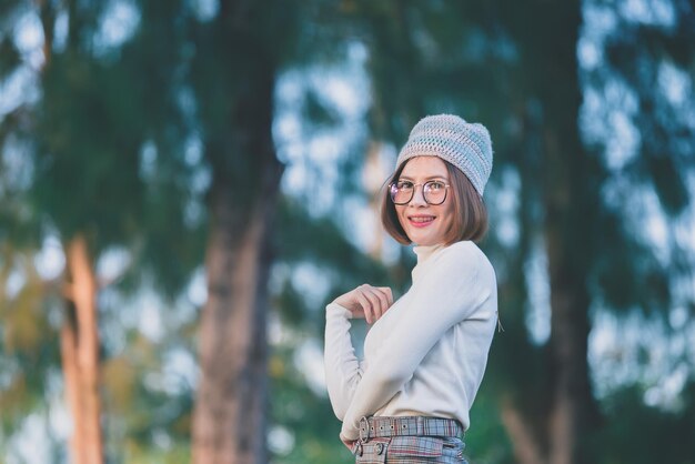 美しいアジア人女性の肖像画 冬の少女肖像画タイの人々