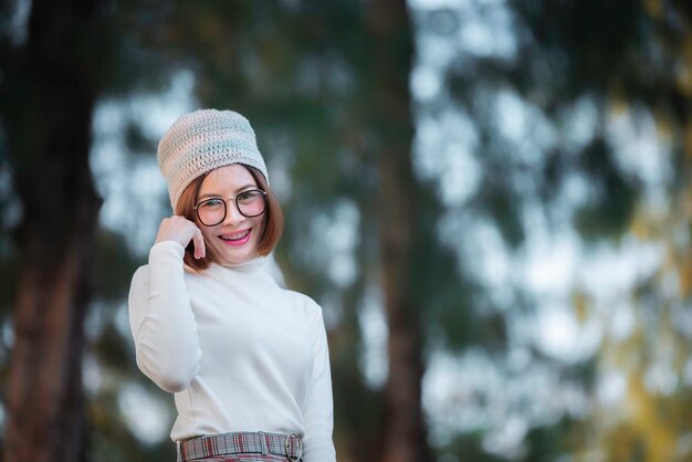 美しいアジア人女性の肖像画 冬の少女肖像画タイの人々
