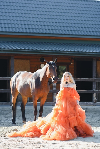 Photo portrait of beautiful blonde curl woman in dress accessories with horse
