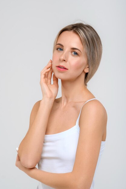 Photo portrait of beautiful calm woman