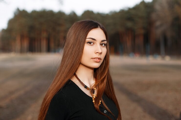 Photo portrait of a beautiful european girl in a warm spring day