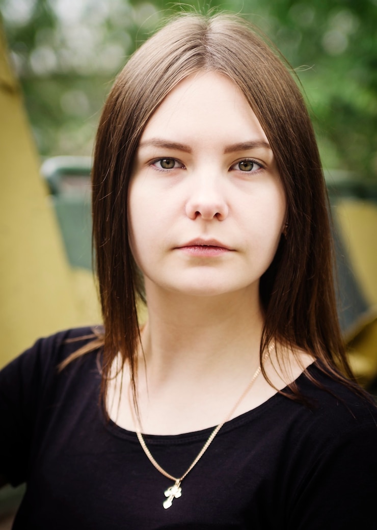 Photo portrait of a beautiful girl in a black tshirt