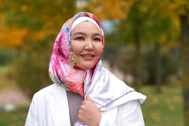 Photo portrait of beautiful happy pretty asian muslim young woman islamic girl is wearing on head hijab