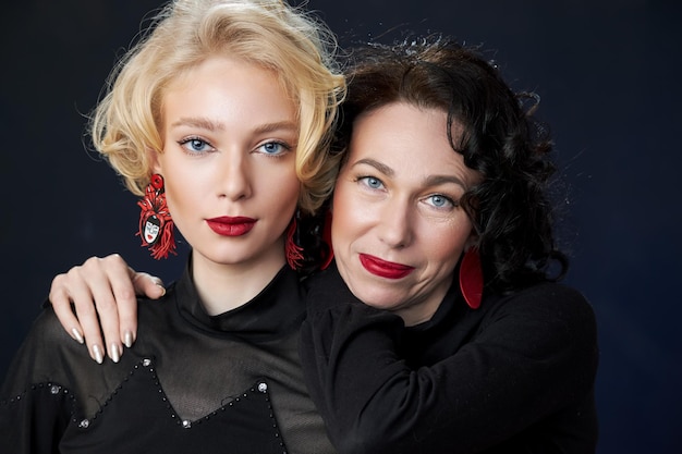 Photo portrait of beautiful mother daughter possing in a studio