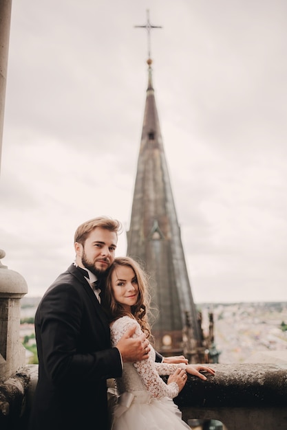 Photo portrait of beautiful wedding couple