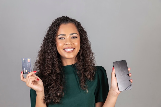 Photo portrait of beautiful woman with curly hair