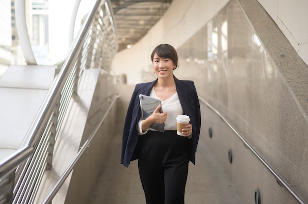 Portrait of beautiful young asian business woman is working in modern city