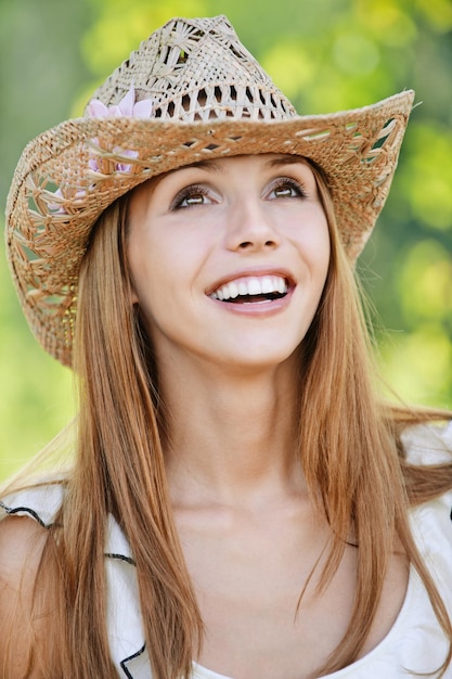 Photo portrait beautiful young woman hat