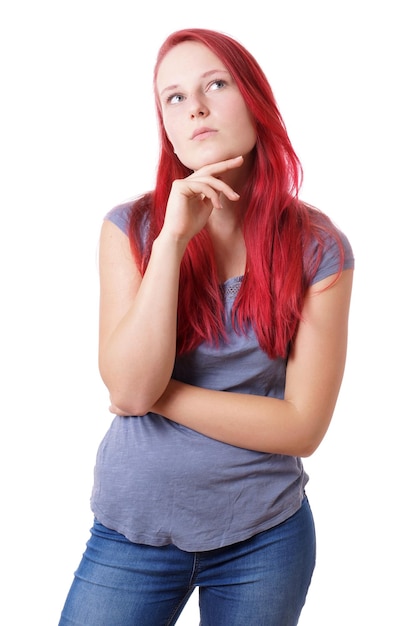 Photo portrait of beautiful young woman standing against white background