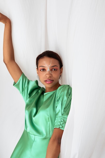 Photo portrait of beautiful young woman with colorful face make-up