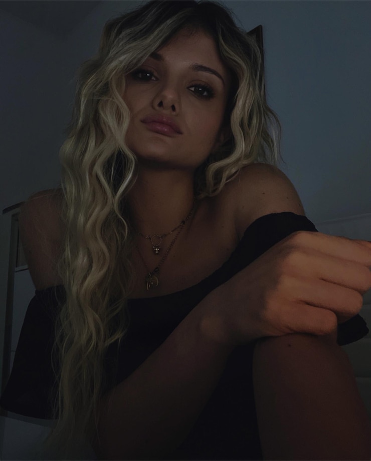 Photo portrait of beautiful young woman