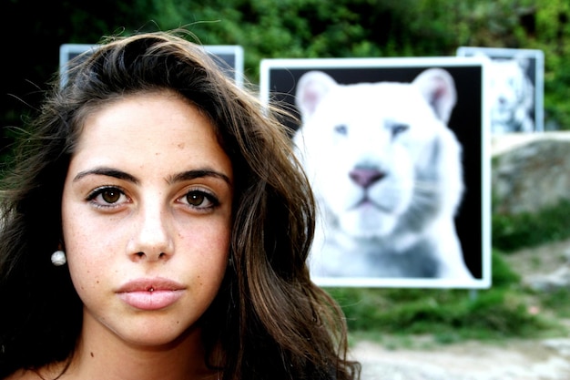 Foto ritratto di una bella giovane donna