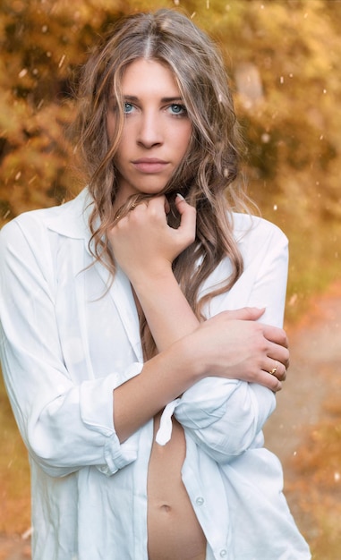 Foto ritratto di una bella giovane donna