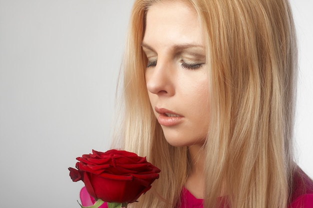 Portrait of beautiful young women with red rose