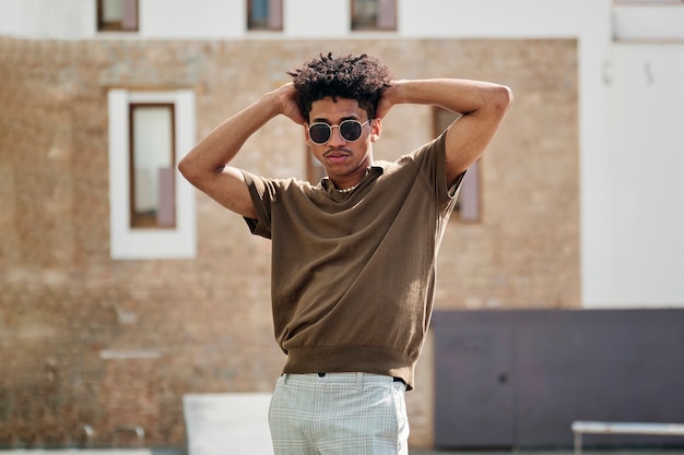 Photo portrait of a black man in the city - fashion concept