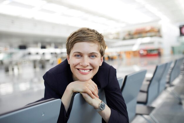 Photo portrait of blond businesswoman