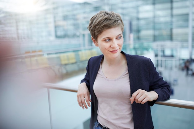 Photo portrait of blond businesswoman