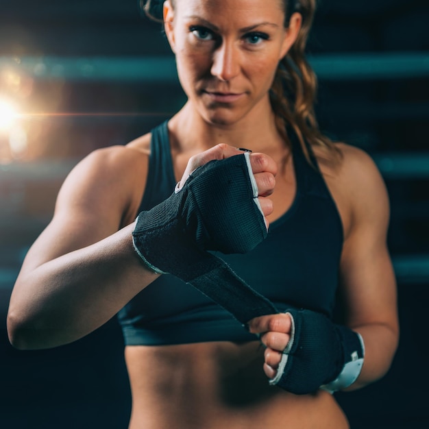 Photo portrait of boxer wearing gloves