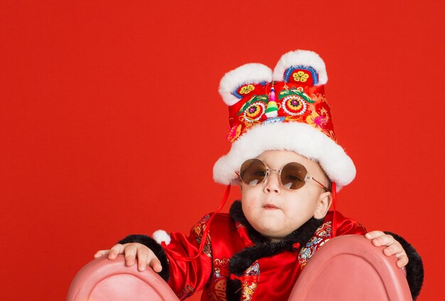 Photo portrait of boy against red background