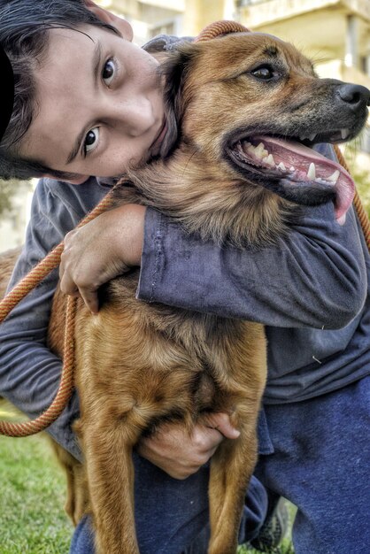 Photo portrait of boy with dog